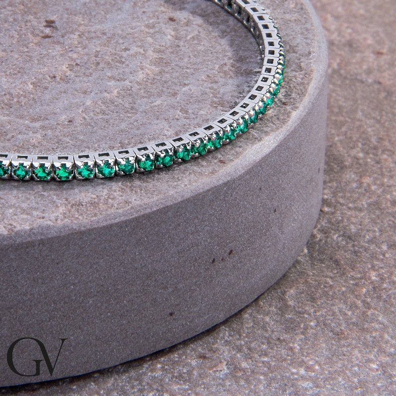 Tennis bracelet with emeralds 
