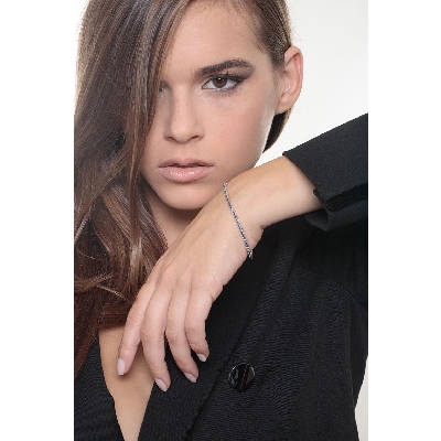 Tennis bracelet in white gold 18k with blue sapphires 