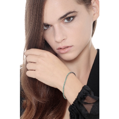 Square daw 18k white gold tennis bracelet with emeralds