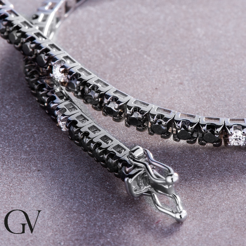 Pyramid top tennis bracelet with black and white diamonds