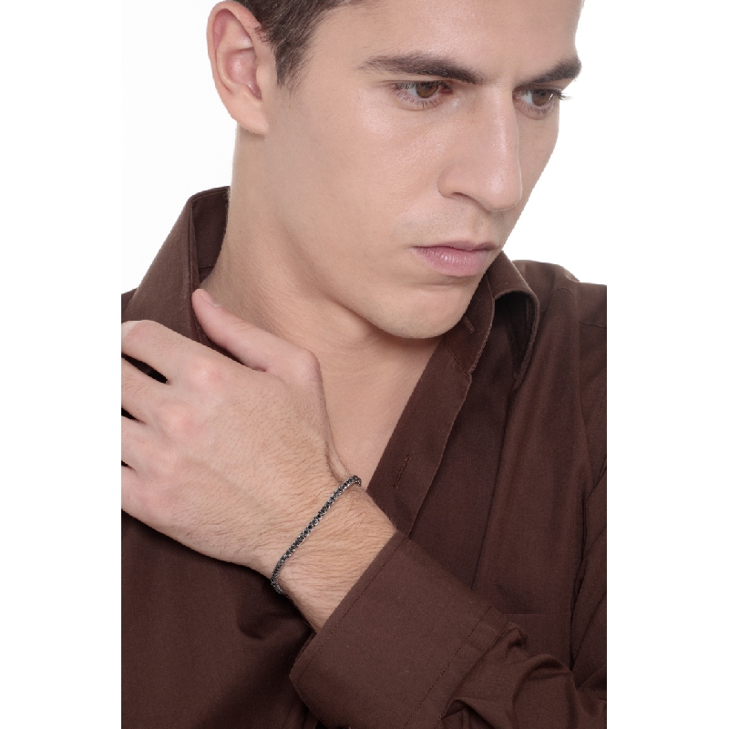 Pyramid tennis bracelet in white gold with black diamonds and burnished tips 