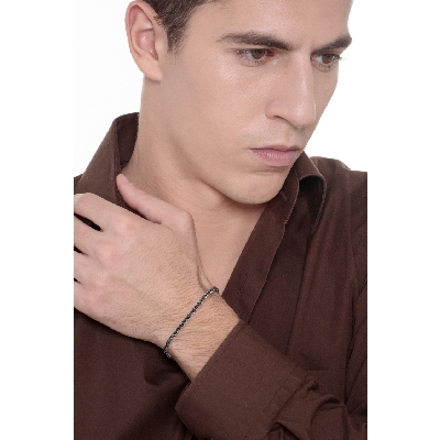 Pyramid tennis bracelet in white gold with black diamonds and burnished tips 