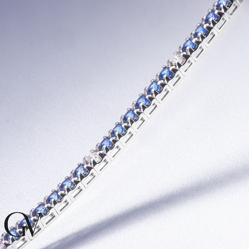 Wire blue sapphire and diamonds tennis bracelet