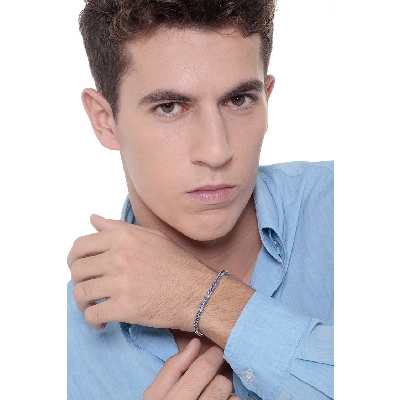 Tennis bracelet in 18k white gold with blue sapphires