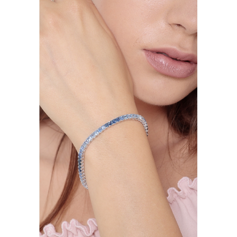 Bracciale Tennis in oro bianco 18k con Zaffiri blu sfumati taglio princess.