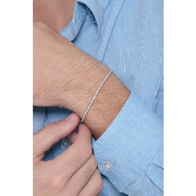 Tennis bracelet with diamonds