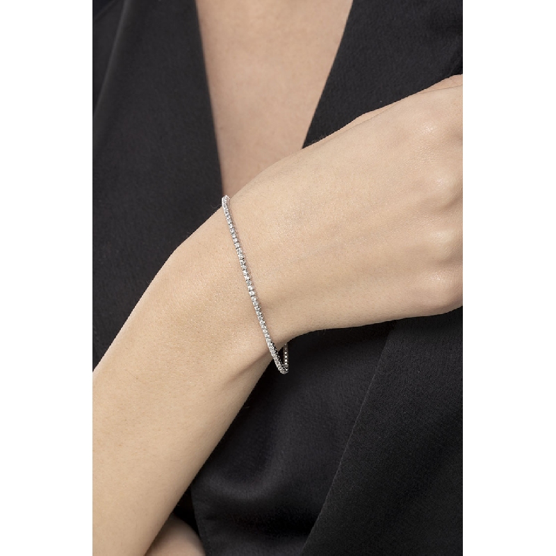 Tennis bracelet with diamonds