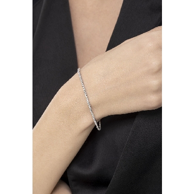 Tennis bracelet with diamonds