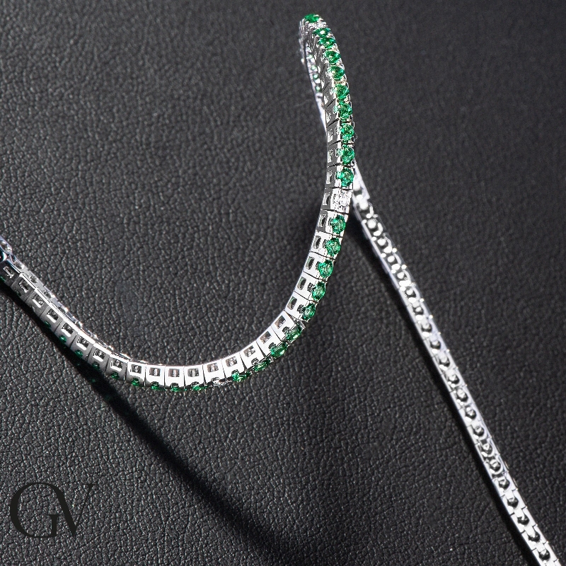 Square links tennis bracelet with round cut diamonds and emeralds