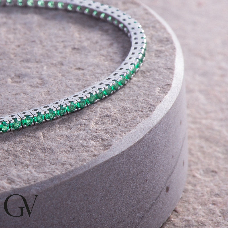 18k white gold tennis bracelet with round cut emeralds