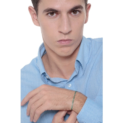 18k white gold tennis bracelet with round cut emeralds