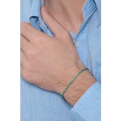 18k white gold tennis bracelet with round cut emeralds