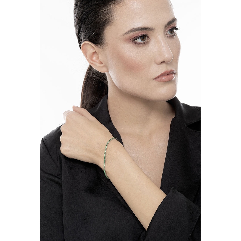 18k white gold tennis bracelet with round cut emeralds