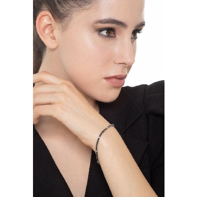 18k white gold tennis bracelet with black and white diamonds