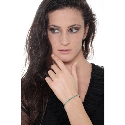 Emerald tennis bracelet in 18k white gold