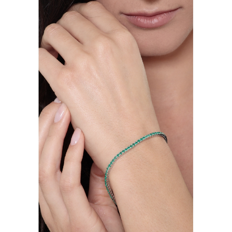 Emerald tennis bracelet in 18k white gold
