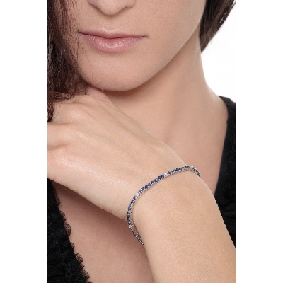 Square links tennis bracelet with diamonds and blue sapphires