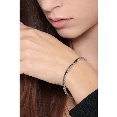 Pyramid links tennis bracelet with black diamonds