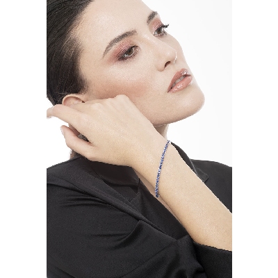 18k white gold tennis bracelet with blue sapphires