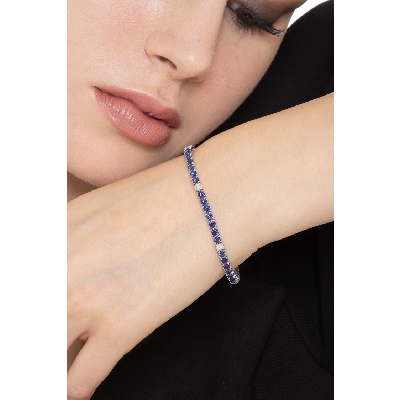 Tennis bracelet with blue sapphires and diamonds 