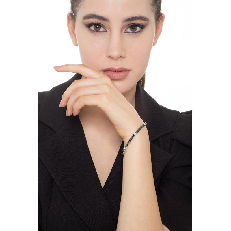 18k white gold tennis bracelet with black and white diamonds