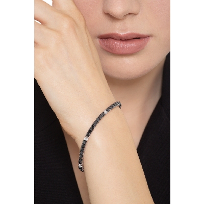 18k white gold tennis bracelet with black and white diamonds