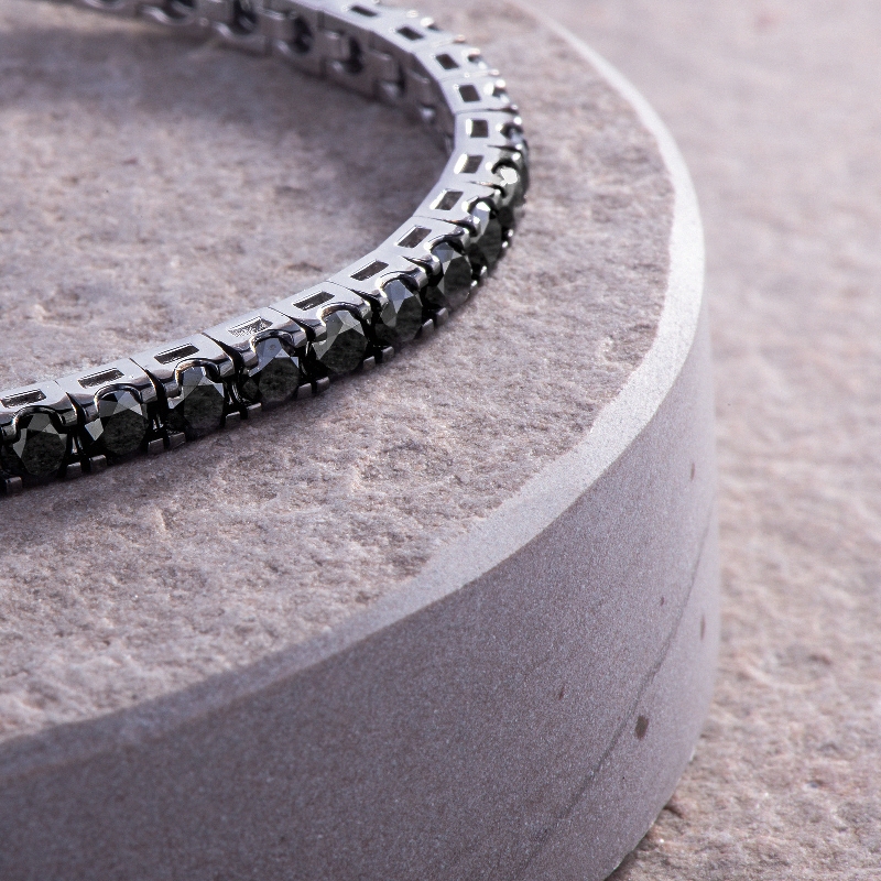 Bracciale Tennis lineare in oro Bianco 18k con diamanti neri e punte brunite
