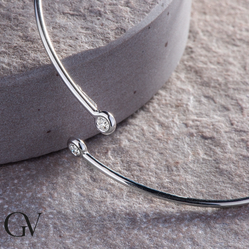 18k white gold contrariè bracelet with two diamonds