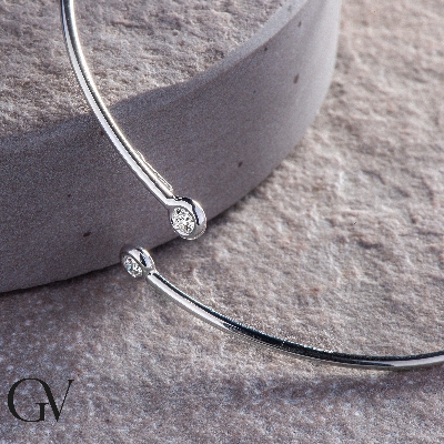 18k white gold contrariè bracelet with two diamonds