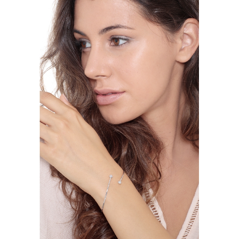 18k white gold contrariè bracelet with two diamonds