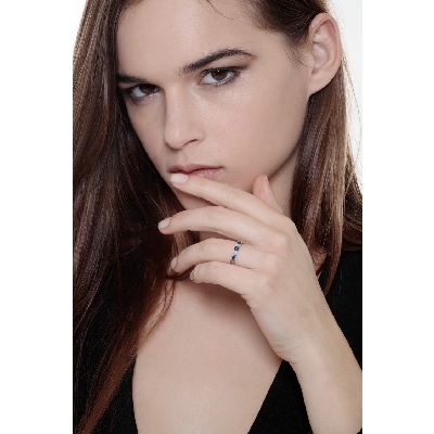 White gold 18k ring with two diamonds and three sapphires