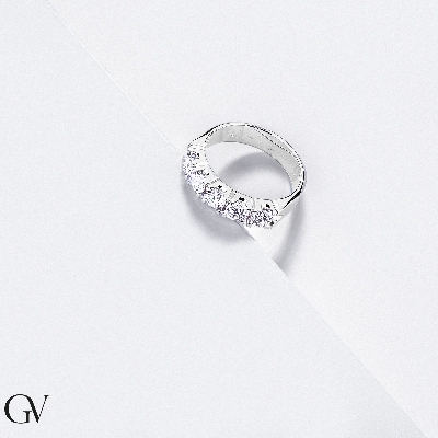 Anello fedina in oro bianco 18k con 5 diamanti, 1.40 ct