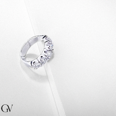 Anello Veretta a 5 pietre in Oro bianco 18k con Diamanti ct. 2,20.