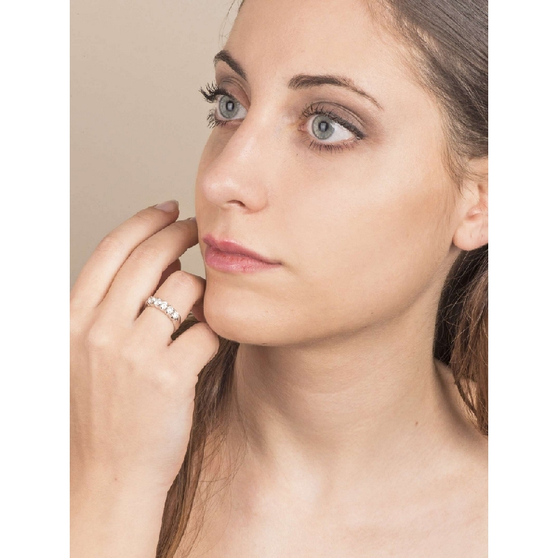 5 diamonds ring in white gold 18k