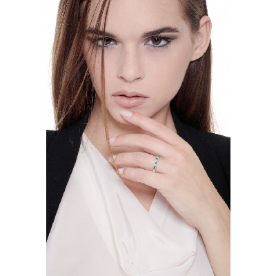 7 stones half eternity ring with diamonds and emeralds 