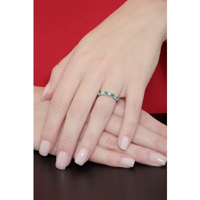 7 stones ring with diamonds and emeralds
