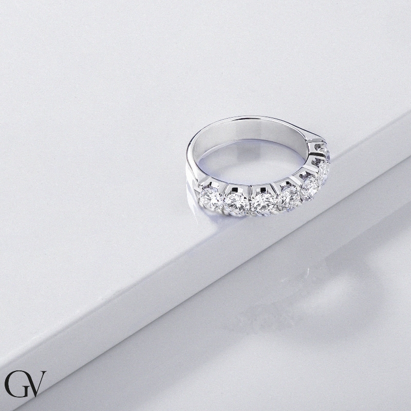 White gold 18k 7 stones diamond half eternity ring 1,80 ct