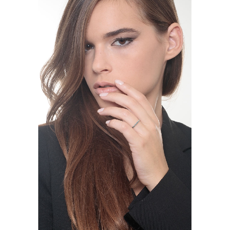 Rosé gold 18k eternity ring with blue diamonds 