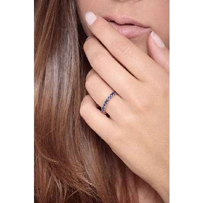 Rosé gold 18k eternity ring with blue sapphires 
