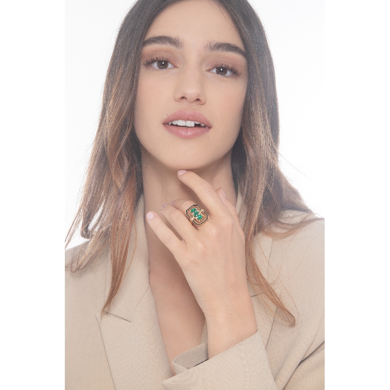 White gold 18k ring with 3 emeralds pear cut and diamonds 