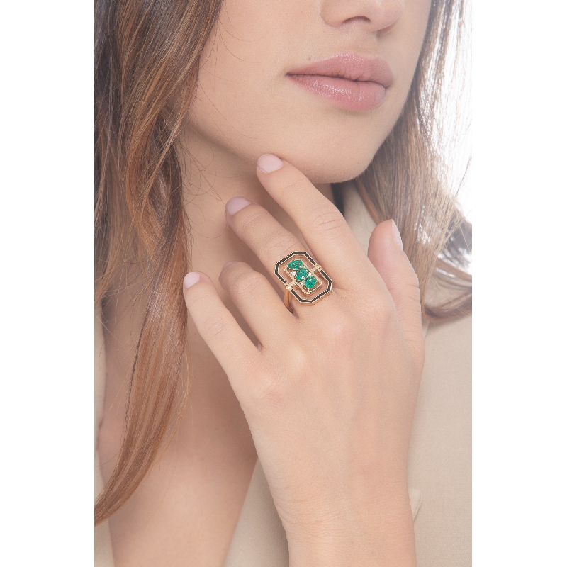 White gold 18k ring with 3 emeralds pear cut and diamonds 