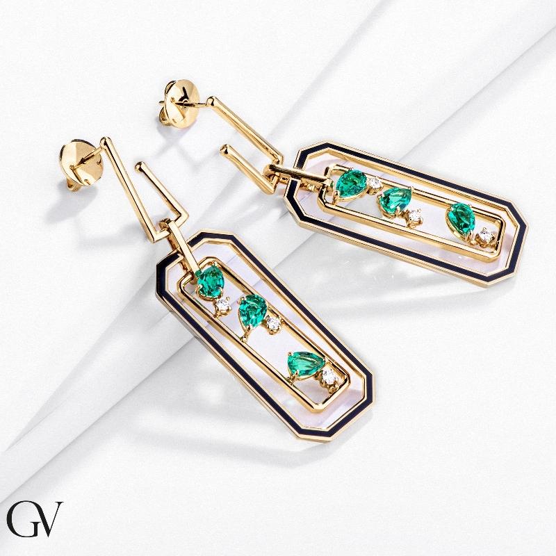 18k yellow gold earrings with emeralds drop cut and diamonds 