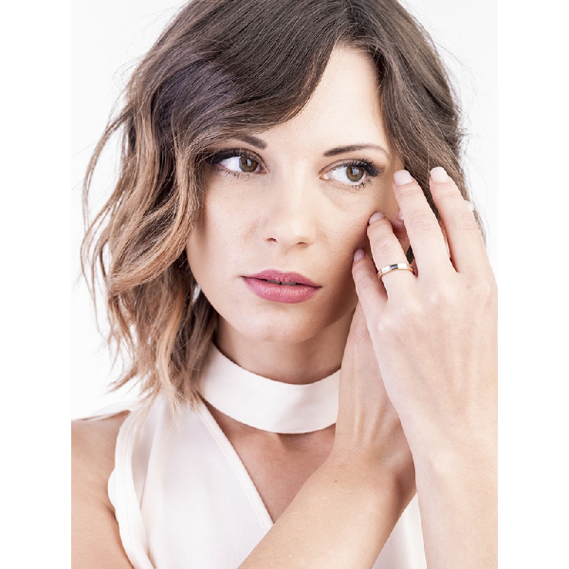 18k white and rose gold wedding band