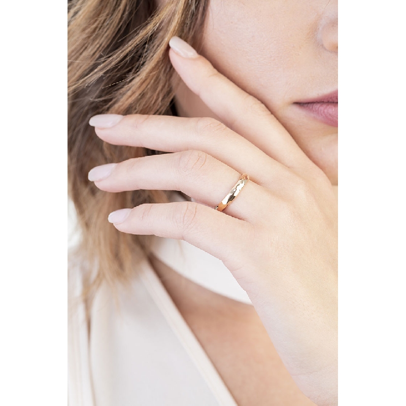 Textured wedding band in 18k rose gold