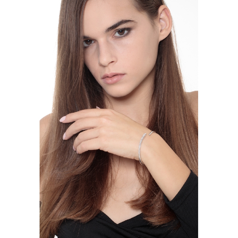 18k white gold fancy rigid bracelet with diamonds