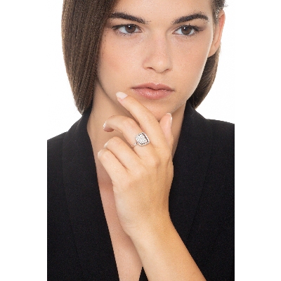 White gold 18k ring with central square of diamonds 