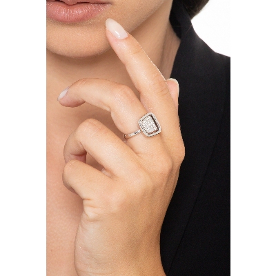 White gold 18k ring with central square of diamonds 