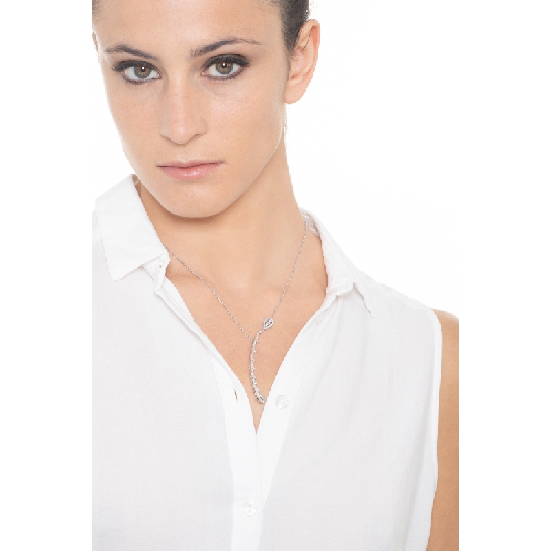 18k white gold necklace with pendant with diamonds