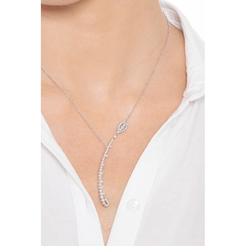 18k white gold necklace with pendant with diamonds