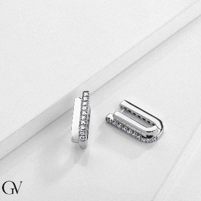 Oval earrings in white gold and diamonds